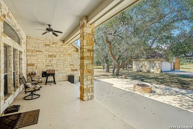 108 Medora Branch Floresville, TX 78114