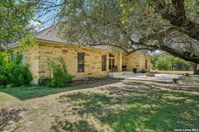 108 Medora Branch Floresville, TX 78114