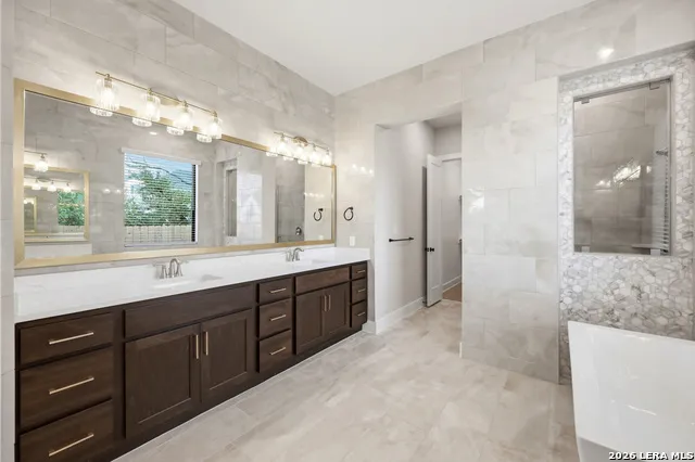 141 BIGTOOTH MAPLE LN San Marcos, TX 78666