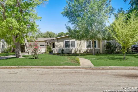 631 E Nottingham Dr