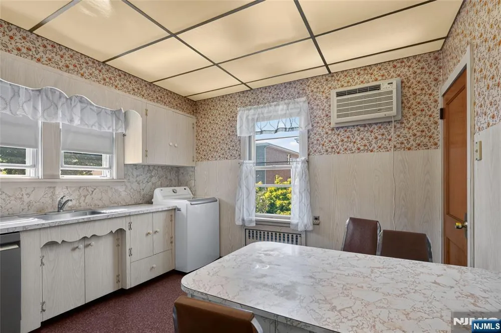 290 Lafayette Avenue 2 Cliffside Park, NJ 07010