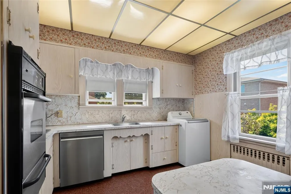 290 Lafayette Avenue 2 Cliffside Park, NJ 07010