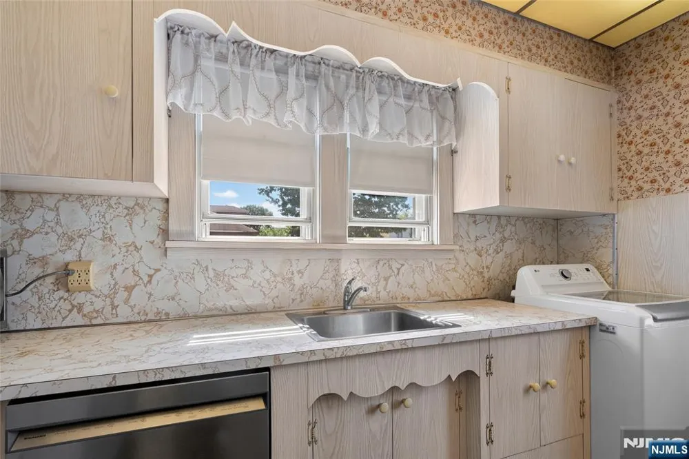 290 Lafayette Avenue 2 Cliffside Park, NJ 07010
