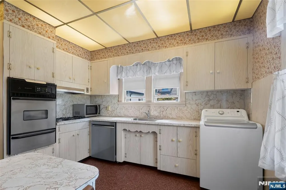 290 Lafayette Avenue 2 Cliffside Park, NJ 07010
