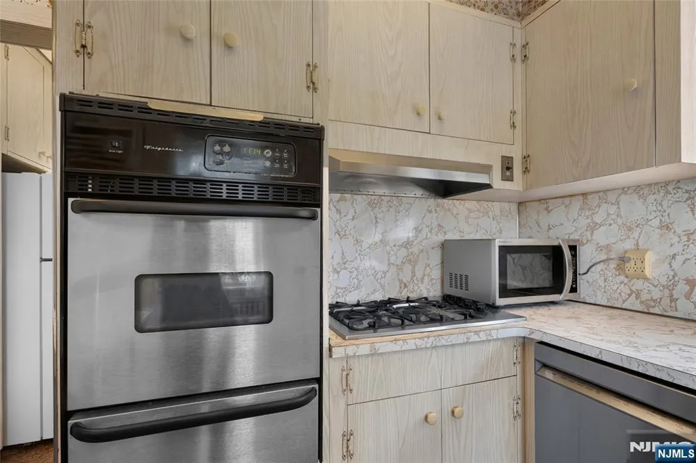 290 Lafayette Avenue 2 Cliffside Park, NJ 07010