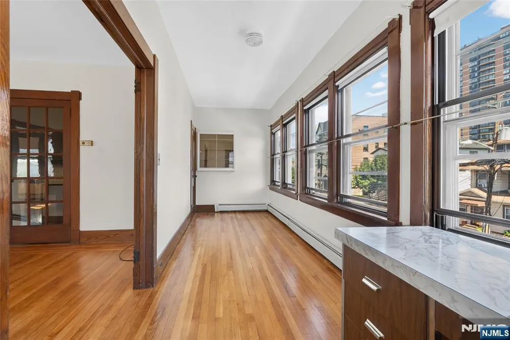 290 Lafayette Avenue 2 Cliffside Park, NJ 07010