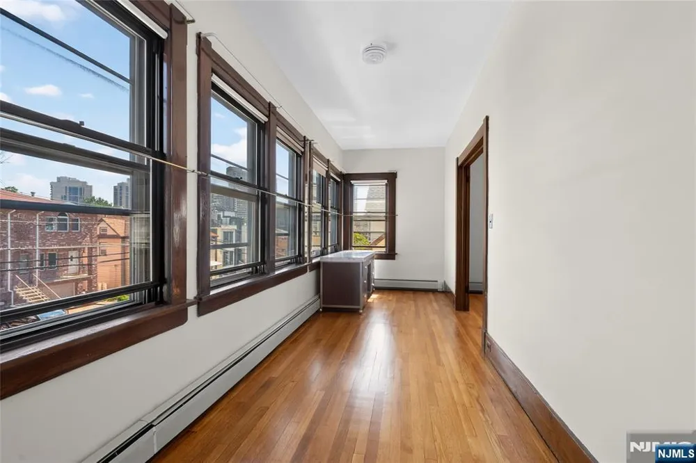 290 Lafayette Avenue 2 Cliffside Park, NJ 07010
