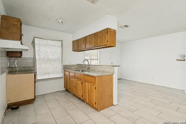 3414 GATEWAY DR San Antonio, TX 78210
