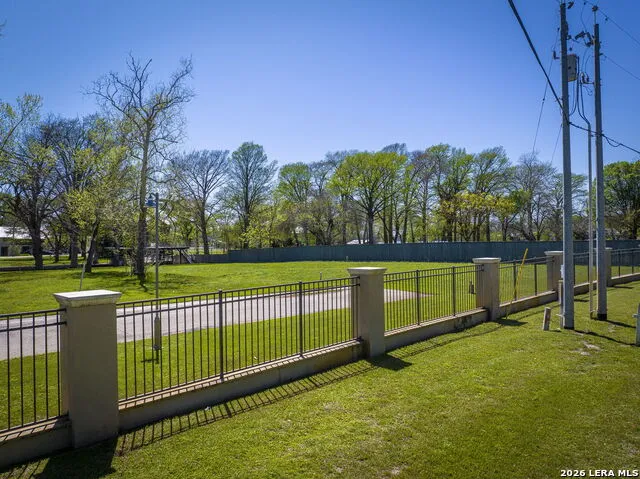 108 Cypress McQueeney, TX 78123