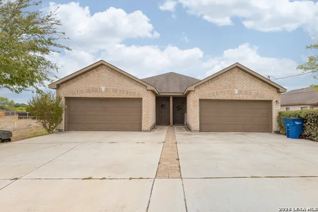 216 STONE GATE DR New Braunfels, TX 78130
