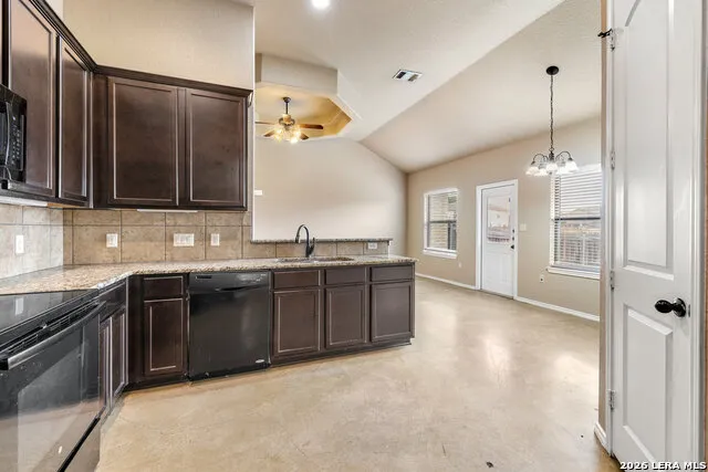 216 STONE GATE DR New Braunfels, TX 78130