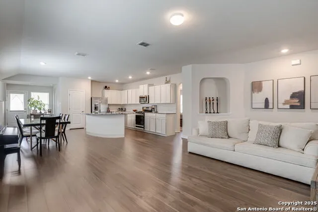 9811 Kalm Brome San Antonio, TX 78254