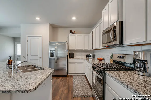 9811 Kalm Brome San Antonio, TX 78254