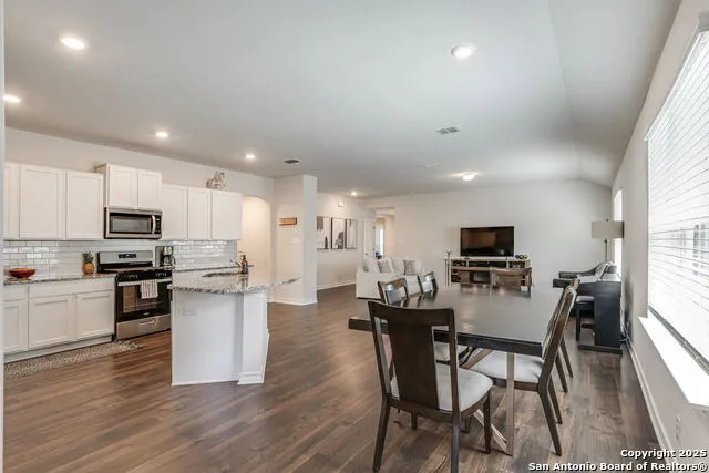 9811 Kalm Brome San Antonio, TX 78254