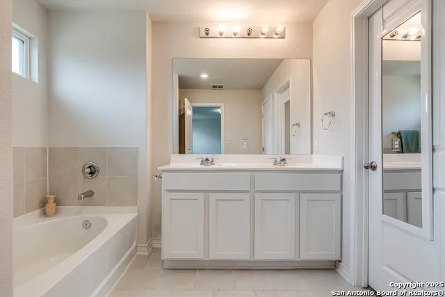 9811 Kalm Brome San Antonio, TX 78254
