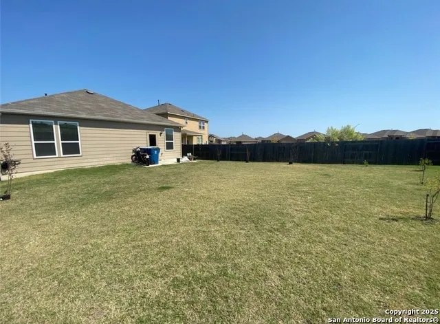 212 LYRE LEAF DR Buda, TX 78610