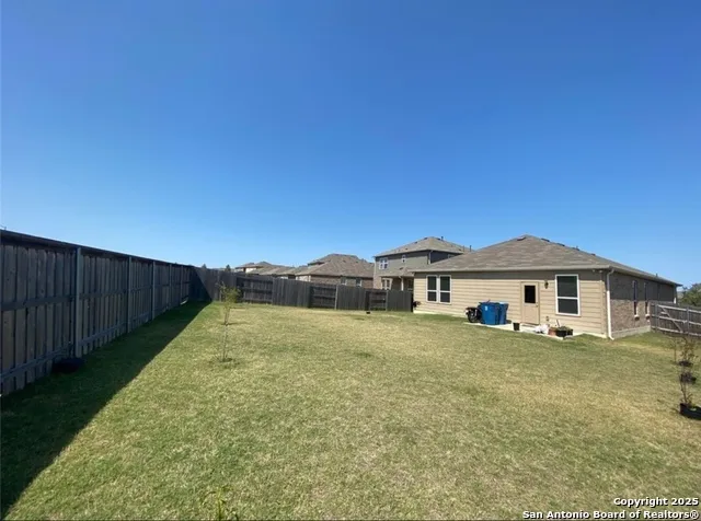 212 LYRE LEAF DR Buda, TX 78610