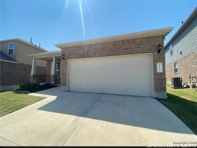 212 LYRE LEAF DR Buda, TX 78610