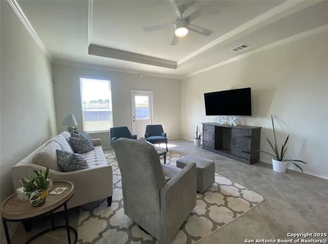 212 LYRE LEAF DR Buda, TX 78610