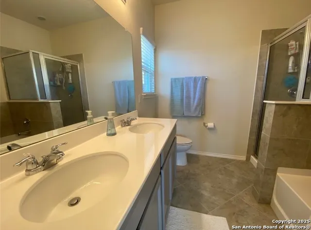 212 LYRE LEAF DR Buda, TX 78610