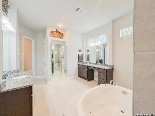 268 Englewood Ln Castroville, TX 78009