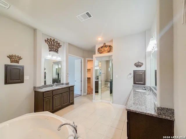 268 Englewood Ln Castroville, TX 78009