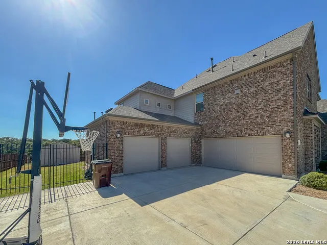 268 Englewood Ln Castroville, TX 78009