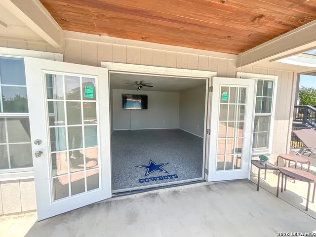 268 Englewood Ln Castroville, TX 78009