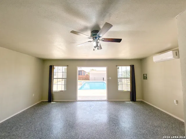 268 Englewood Ln Castroville, TX 78009