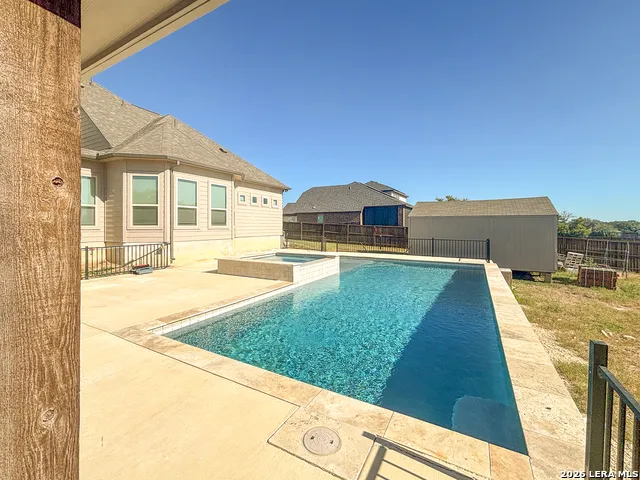 268 Englewood Ln Castroville, TX 78009