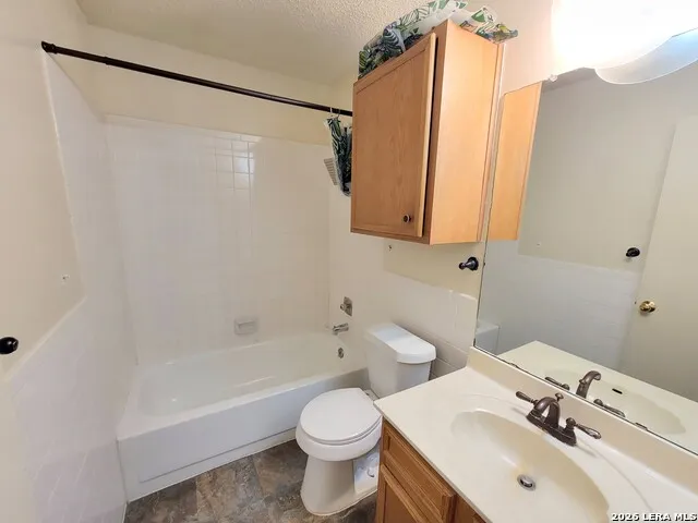 189 Meadowland Universal City, TX 78148