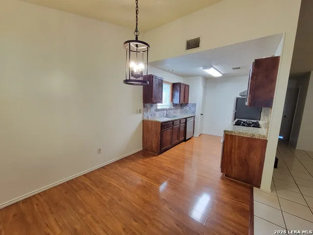 189 Meadowland Universal City, TX 78148