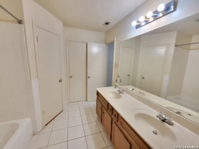 189 Meadowland Universal City, TX 78148