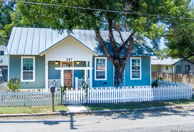 507 HIGH ST Comfort, TX 78013