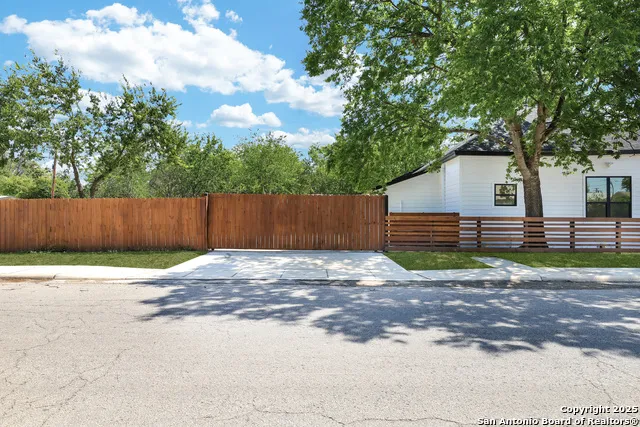 2425 Monterey St San Antonio, TX 78207