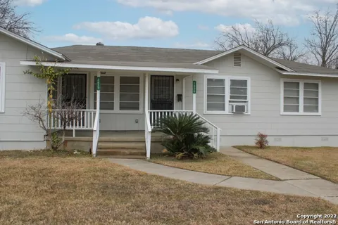 2825 W WOODLAWN AVE