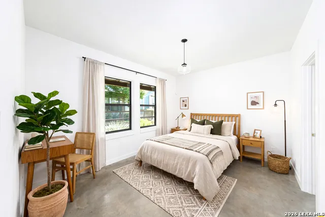 1150 OLIVE ST San Antonio, TX 78202