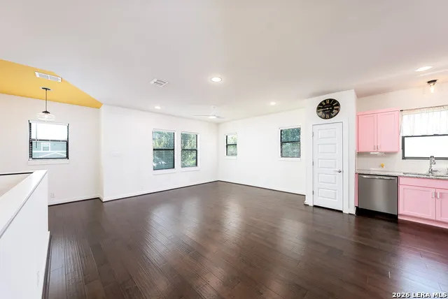 1150 OLIVE ST San Antonio, TX 78202