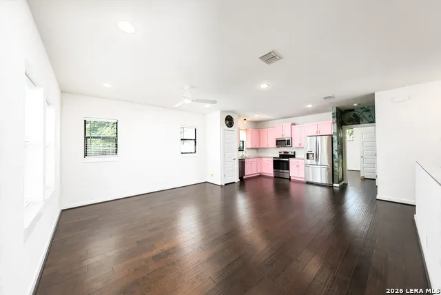1150 OLIVE ST San Antonio, TX 78202
