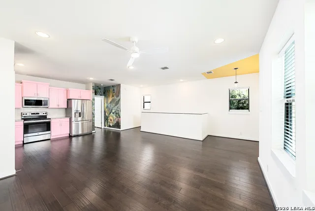 1150 OLIVE ST San Antonio, TX 78202