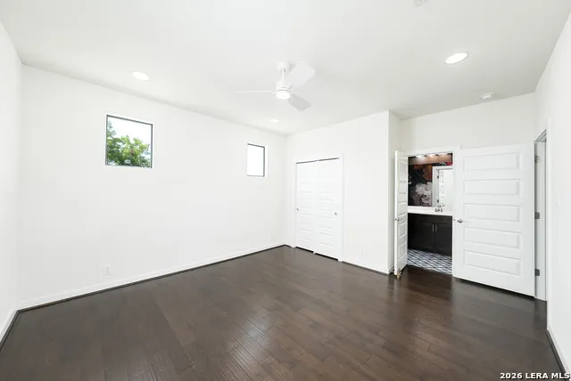1150 OLIVE ST San Antonio, TX 78202