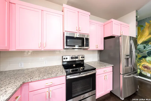 1150 OLIVE ST San Antonio, TX 78202