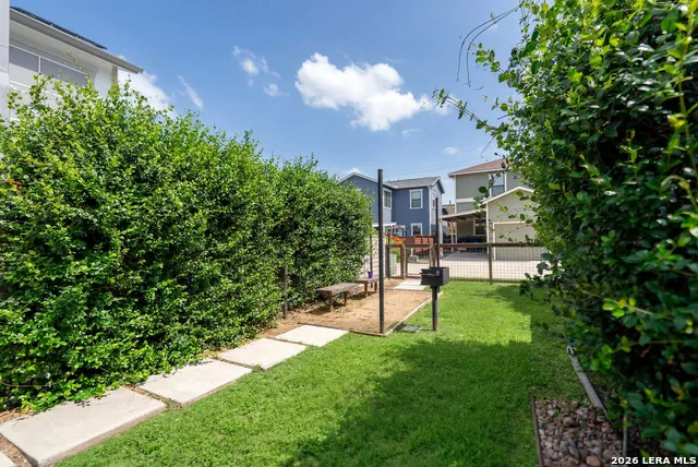 1150 OLIVE ST San Antonio, TX 78202