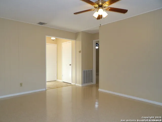 5637 WALZEM RD Windcrest, TX 78218