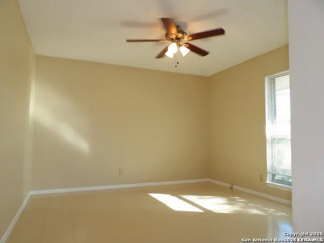 5637 WALZEM RD Windcrest, TX 78218