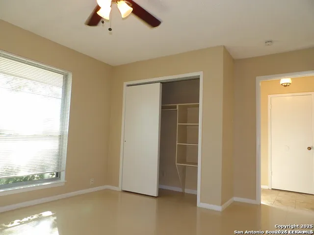 5637 WALZEM RD Windcrest, TX 78218
