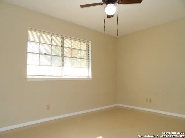 5637 WALZEM RD Windcrest, TX 78218