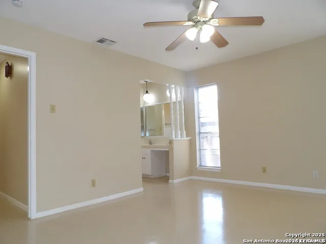 5637 WALZEM RD Windcrest, TX 78218