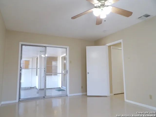 5637 WALZEM RD Windcrest, TX 78218