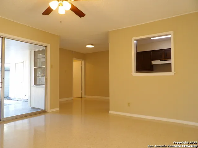 5637 WALZEM RD Windcrest, TX 78218